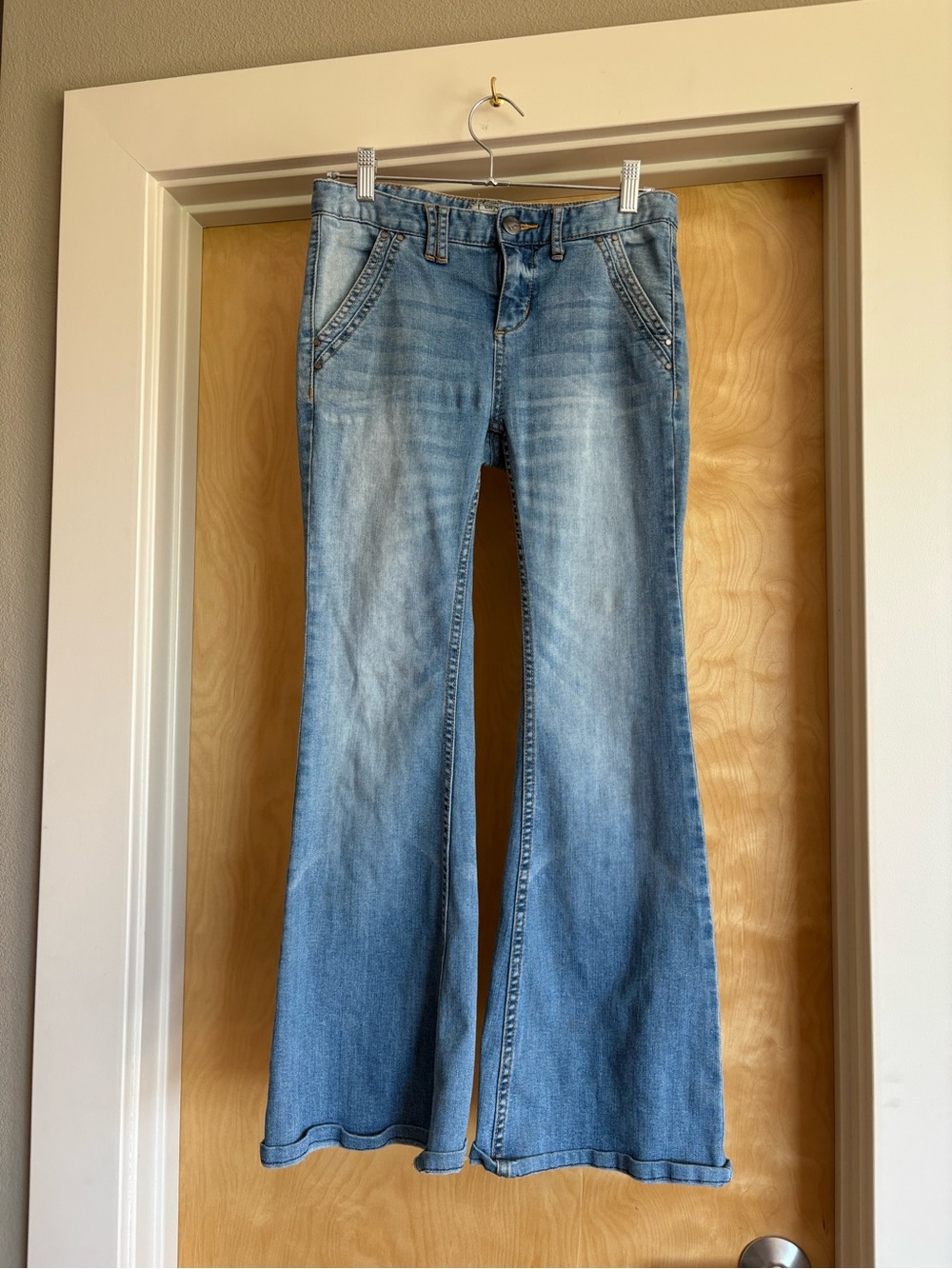 Free People Low Rise Flare Jeans Light Wash Y2K Bell Bottom Boho Sz 26 W26